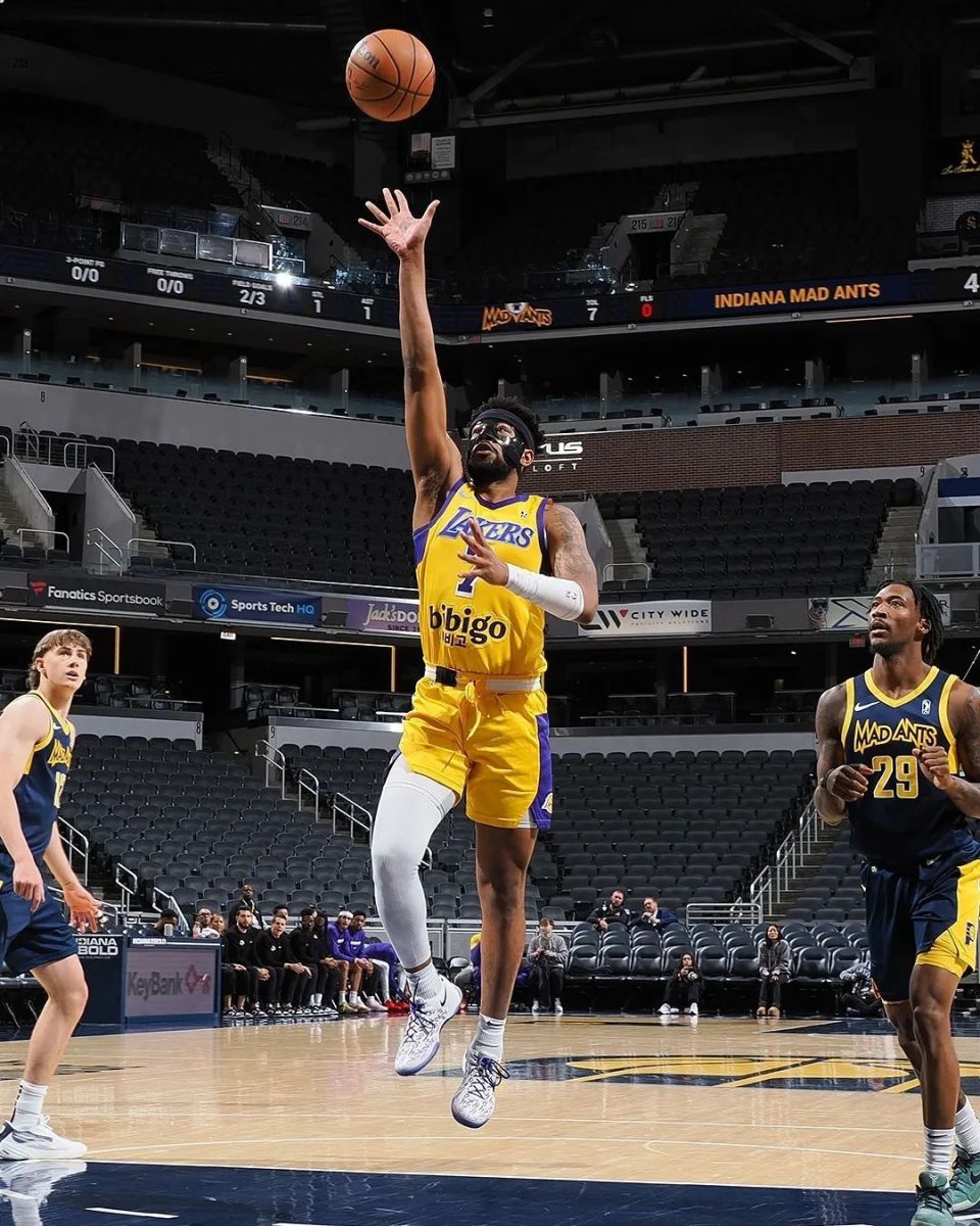 东契奇险胜西蒙斯，篮网关键表现点燃全场！