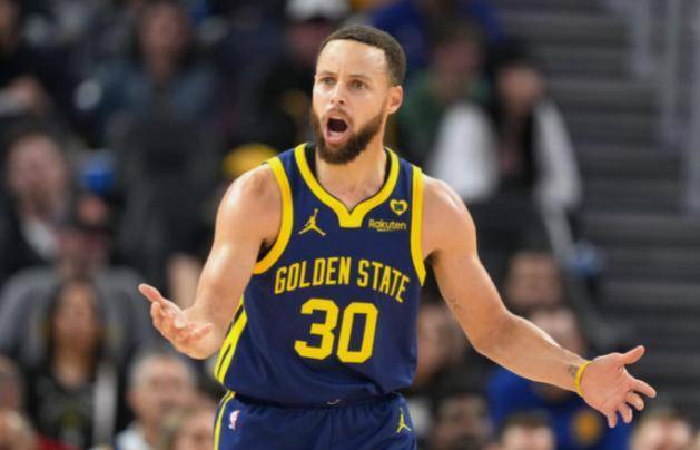 库里迎来七赛季高光表现，巴黎圣日耳曼球迷沸腾！